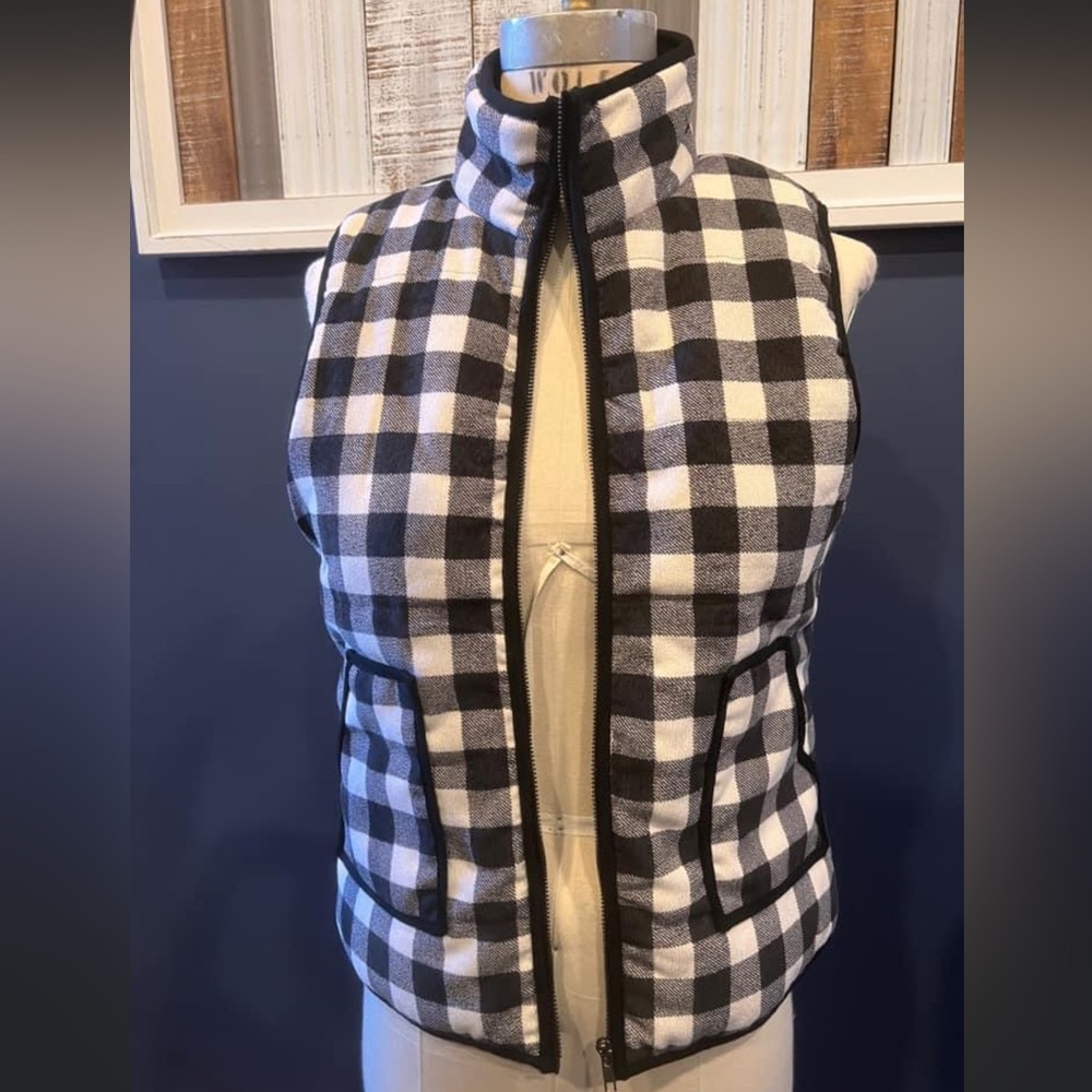 Staccato black and white vest size S EUC